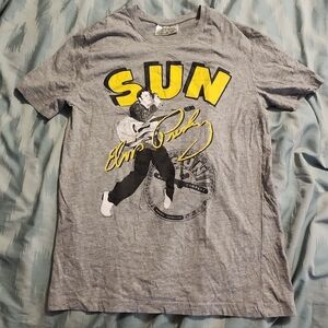 Elvis Presley Sun Records T-shirts Women’s Size Medium Officially‎ Licensed 2024